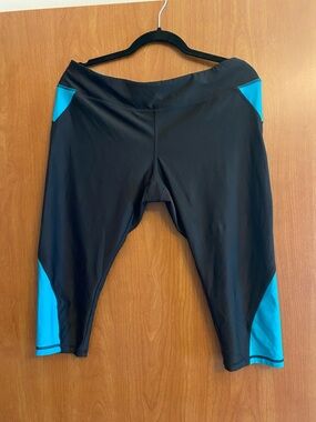 Cropped exercise pants